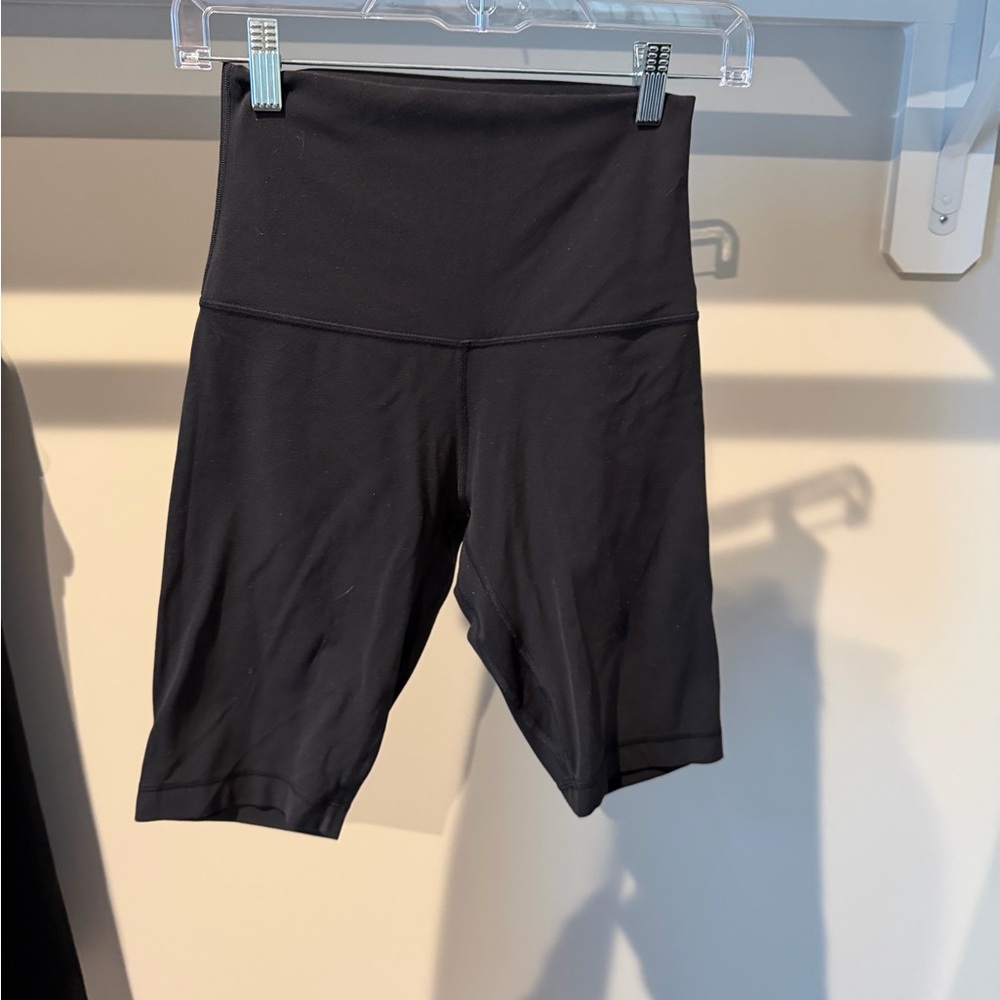 Lululemon Black High-Waist Women's Bike Shorts — 10” — size 6